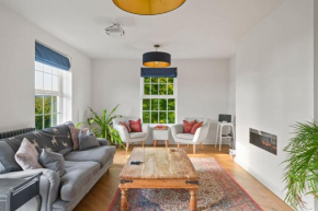 Spacious Apartment Garden & Private Parking